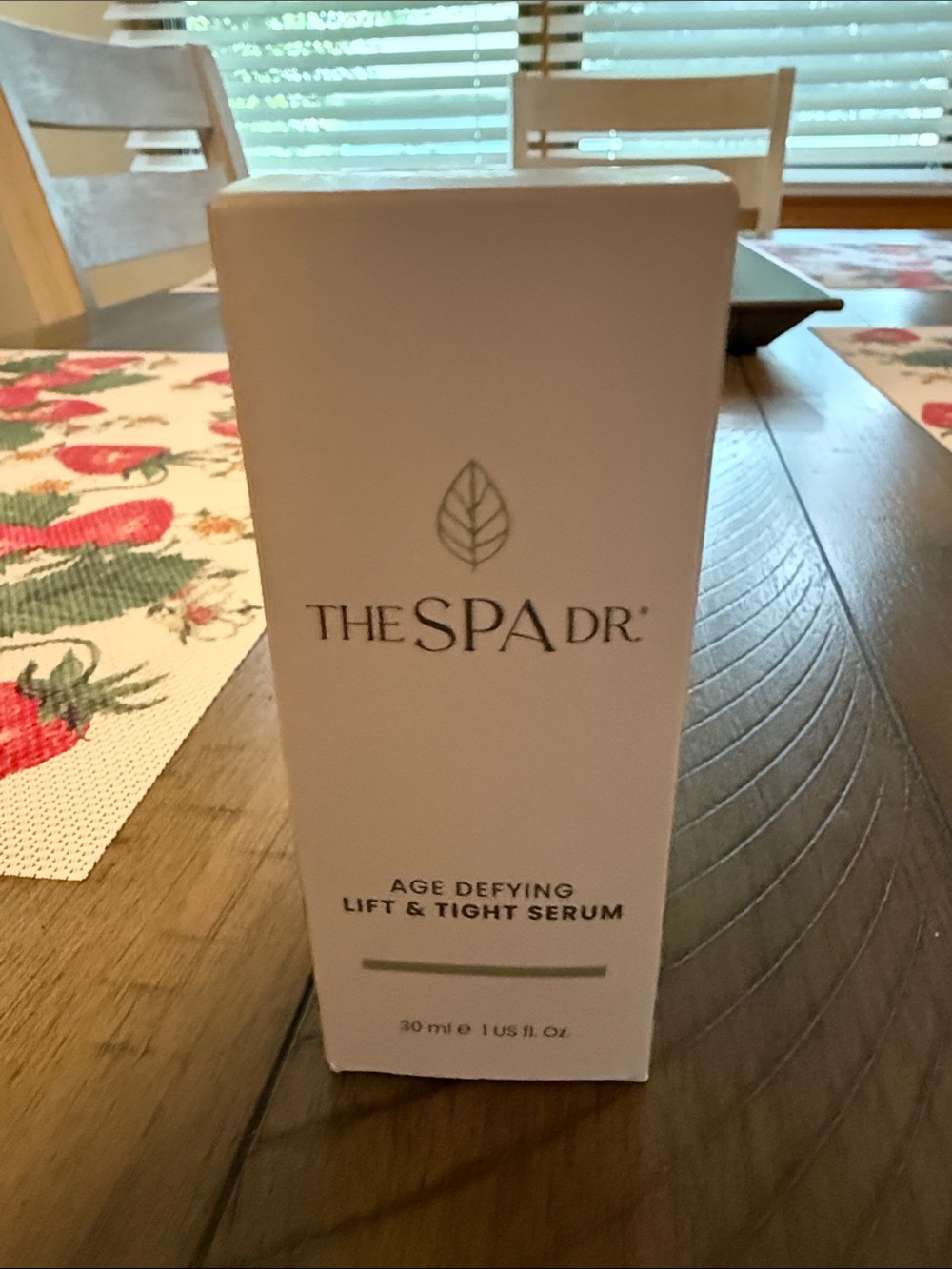 Age Defying Lift & Tight Serum — White